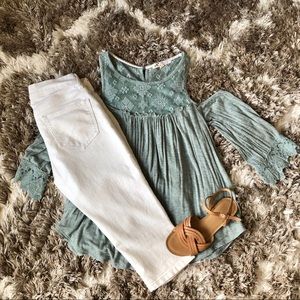 🌟Old Navy “Diva” Style White Capri Pants!